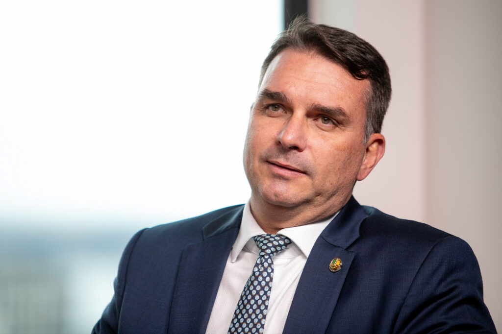 Existe chance de um “Flávio Trade” em 2026?